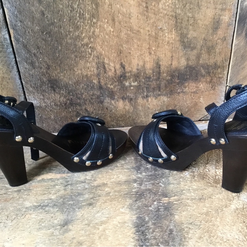 Burberry Heels - Picture 2 of 11